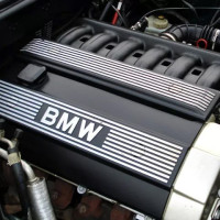 Motoren und Motorteile